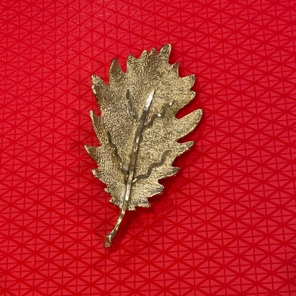 Vintage Signed BSK silver-tone leaf brooch/pin